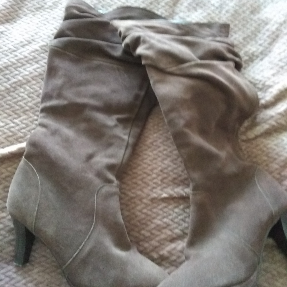 Suede brown boots